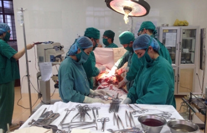 Sinh hoạt chuyên môn cùng PGS,TS Nguyễn Lân Hiếu tại bệnh viện